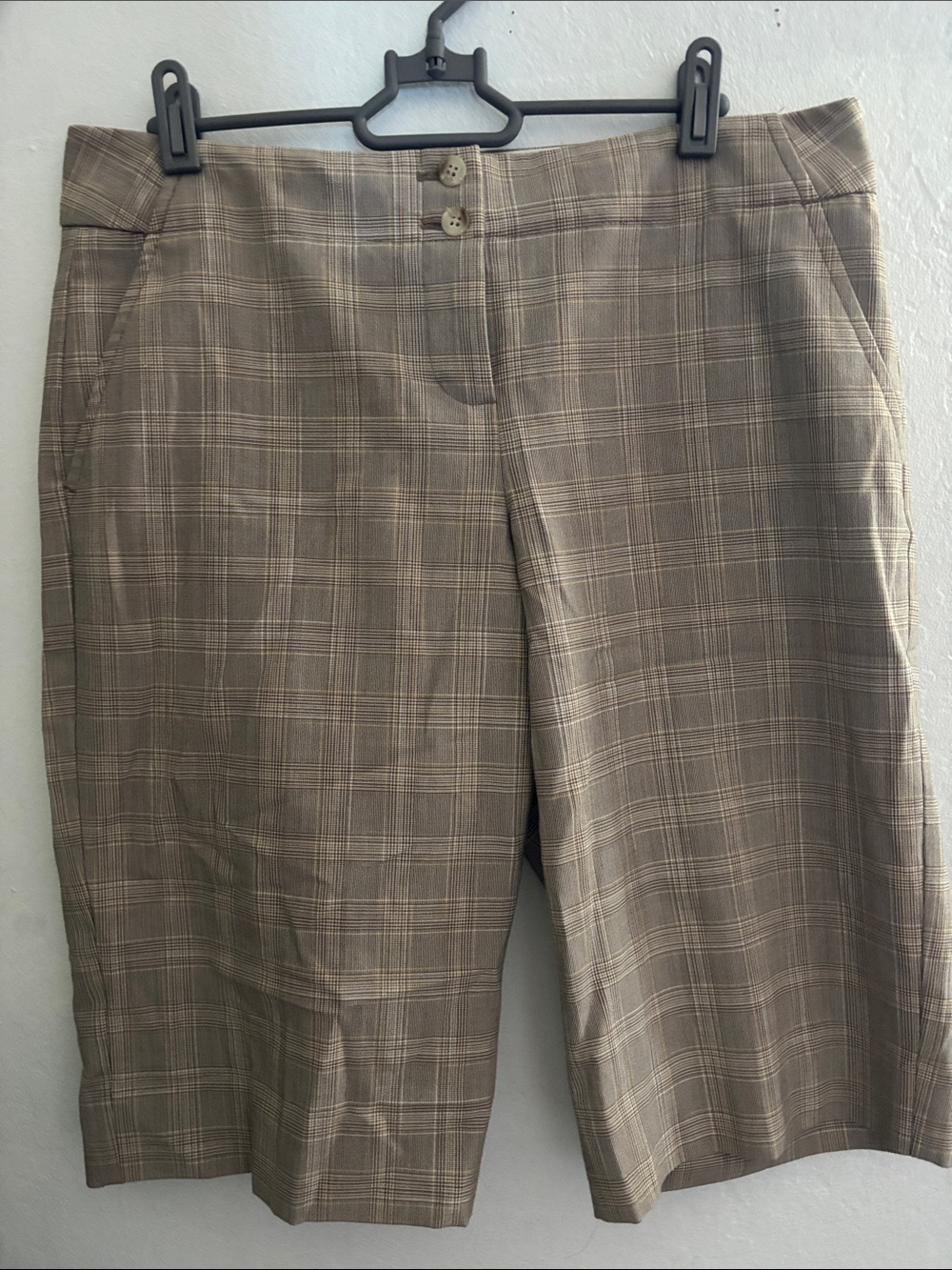 Classic Plaid Knee-Length Women's Shorts - Brown